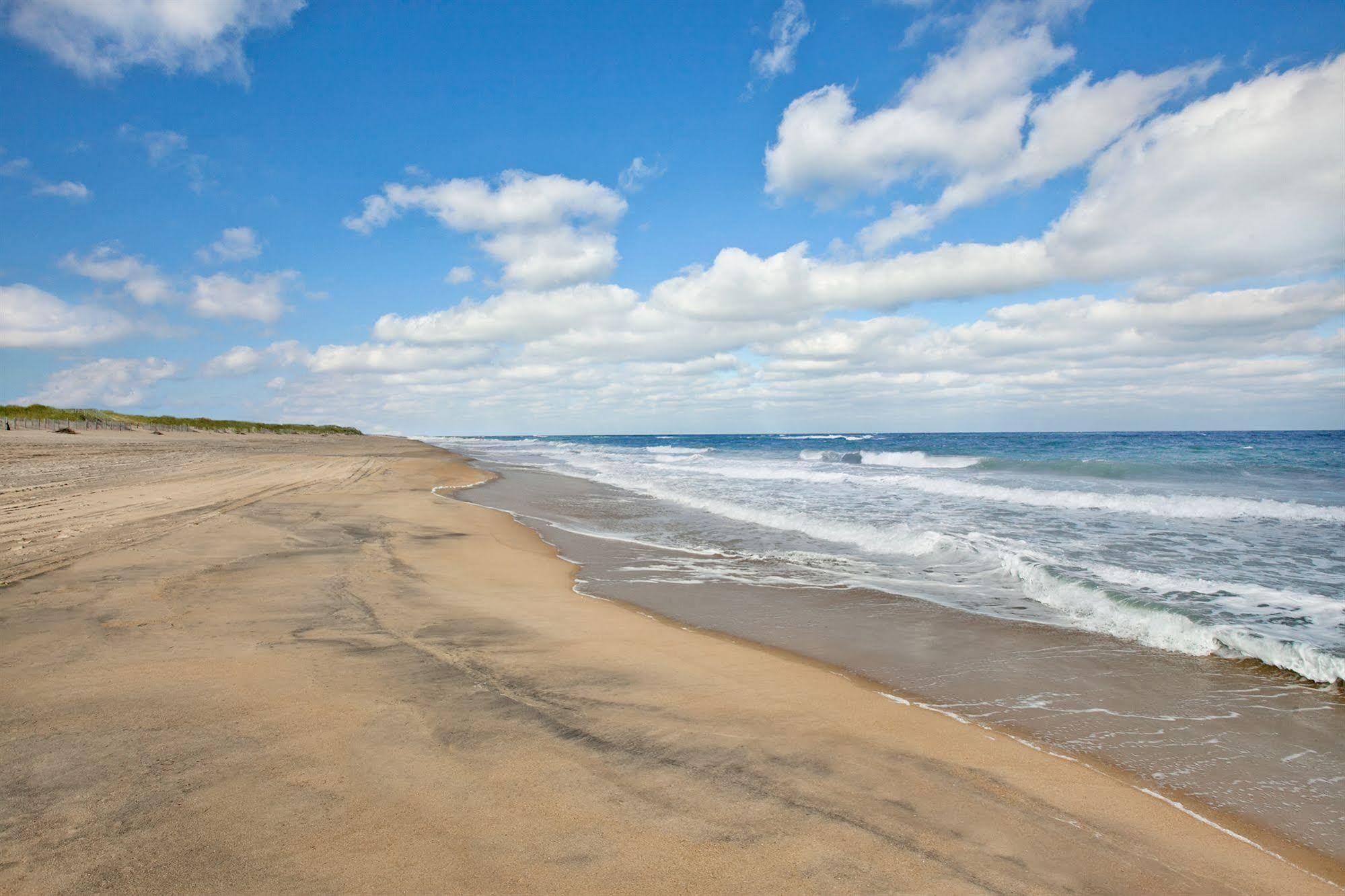 Days Inn By Wyndham Kill Devil Hills Oceanfront - Wilbur Exterior photo