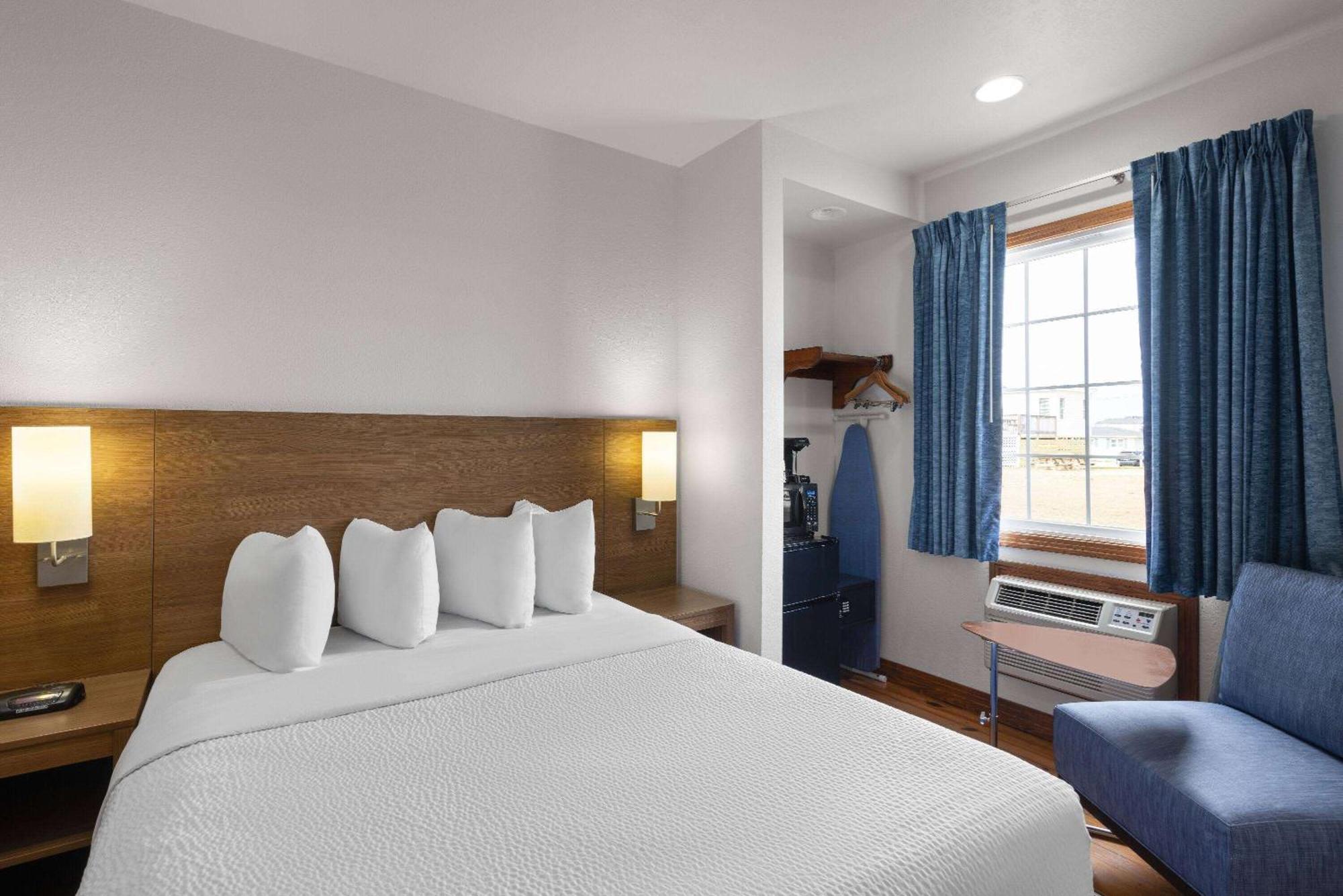 Days Inn By Wyndham Kill Devil Hills Oceanfront - Wilbur Exterior photo