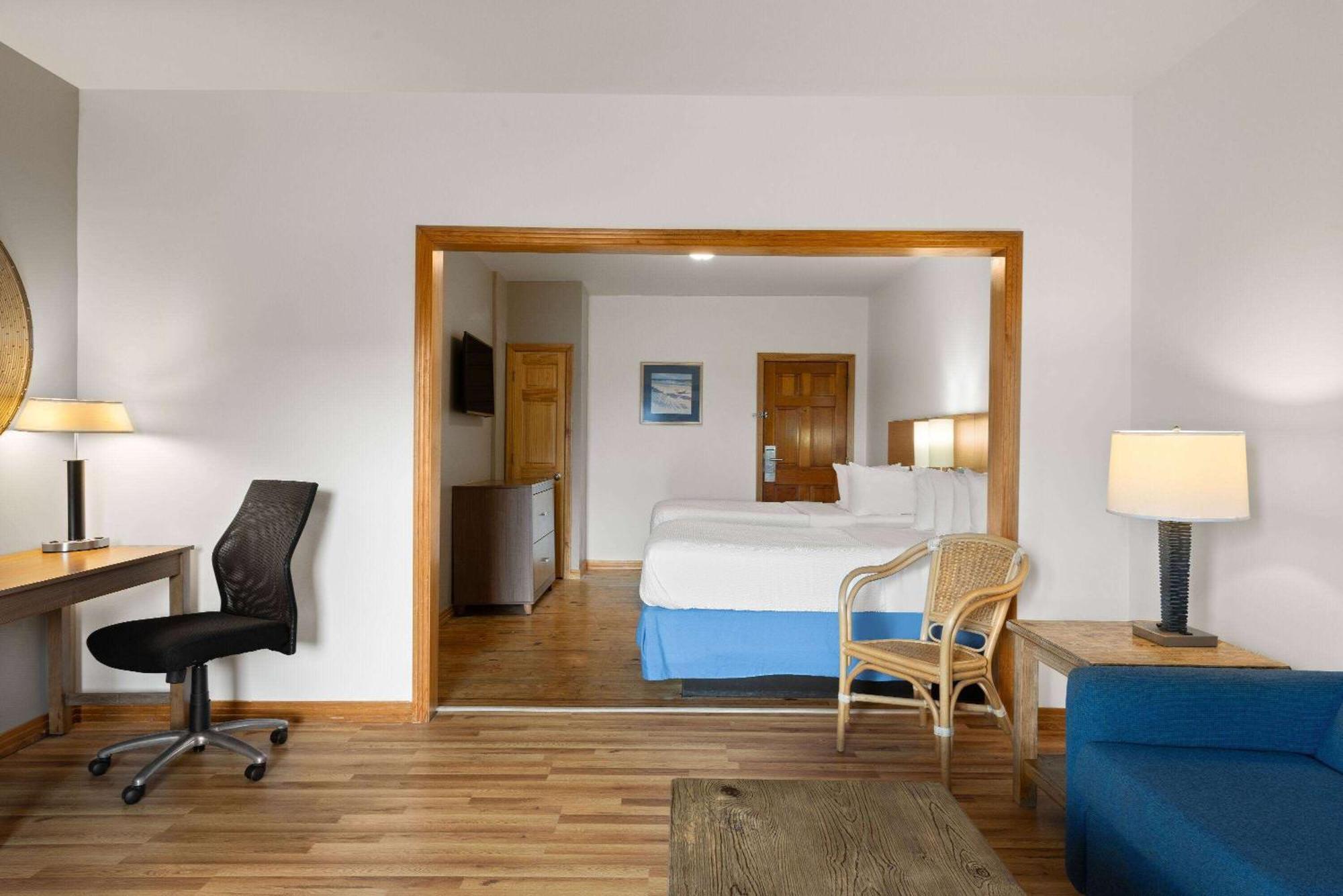 Days Inn By Wyndham Kill Devil Hills Oceanfront - Wilbur Exterior photo