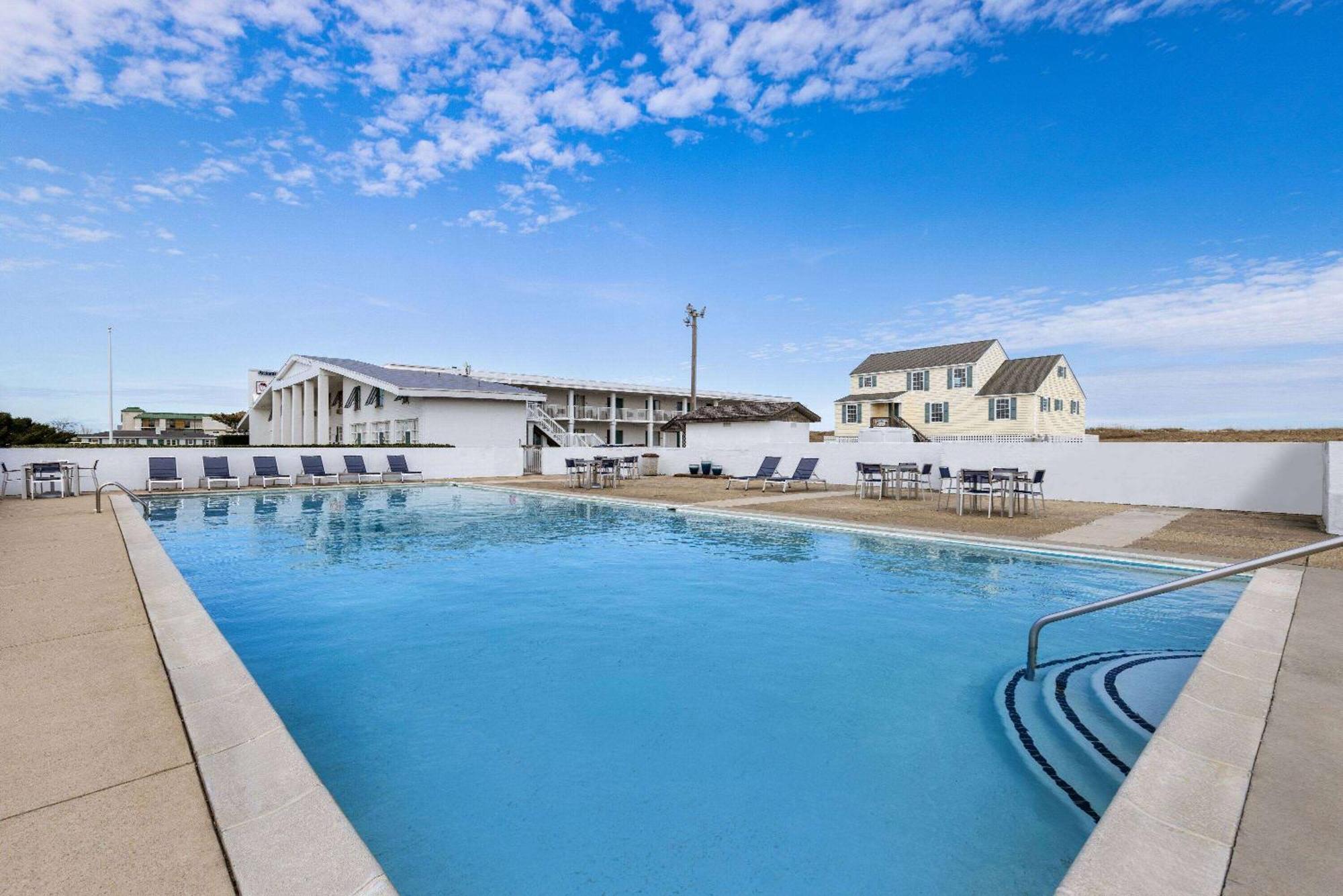 Days Inn By Wyndham Kill Devil Hills Oceanfront - Wilbur Exterior photo