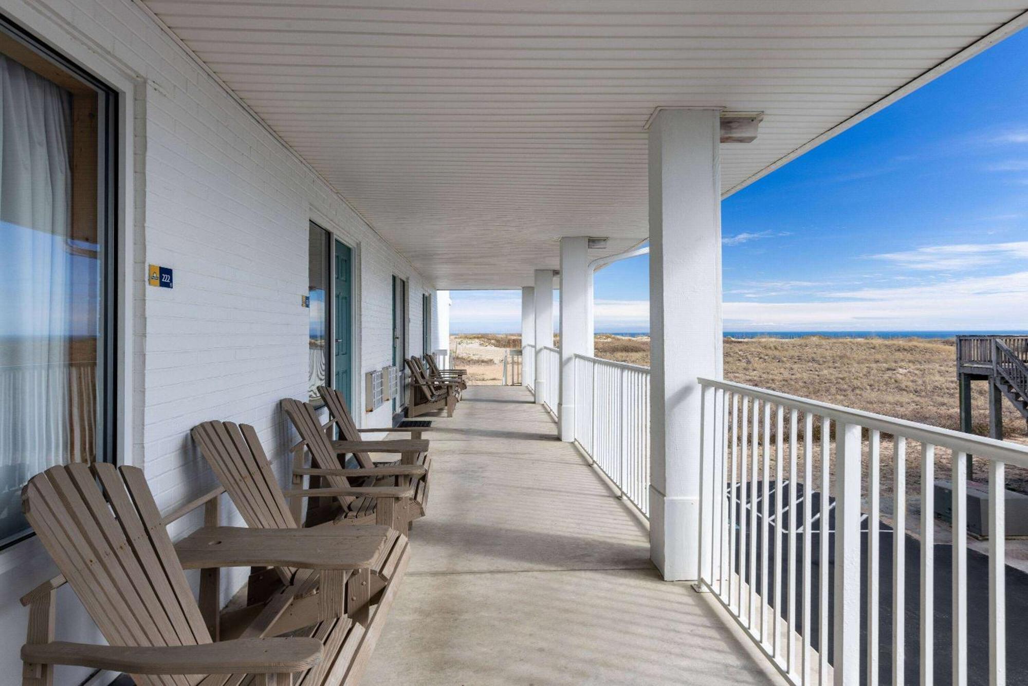 Days Inn By Wyndham Kill Devil Hills Oceanfront - Wilbur Exterior photo
