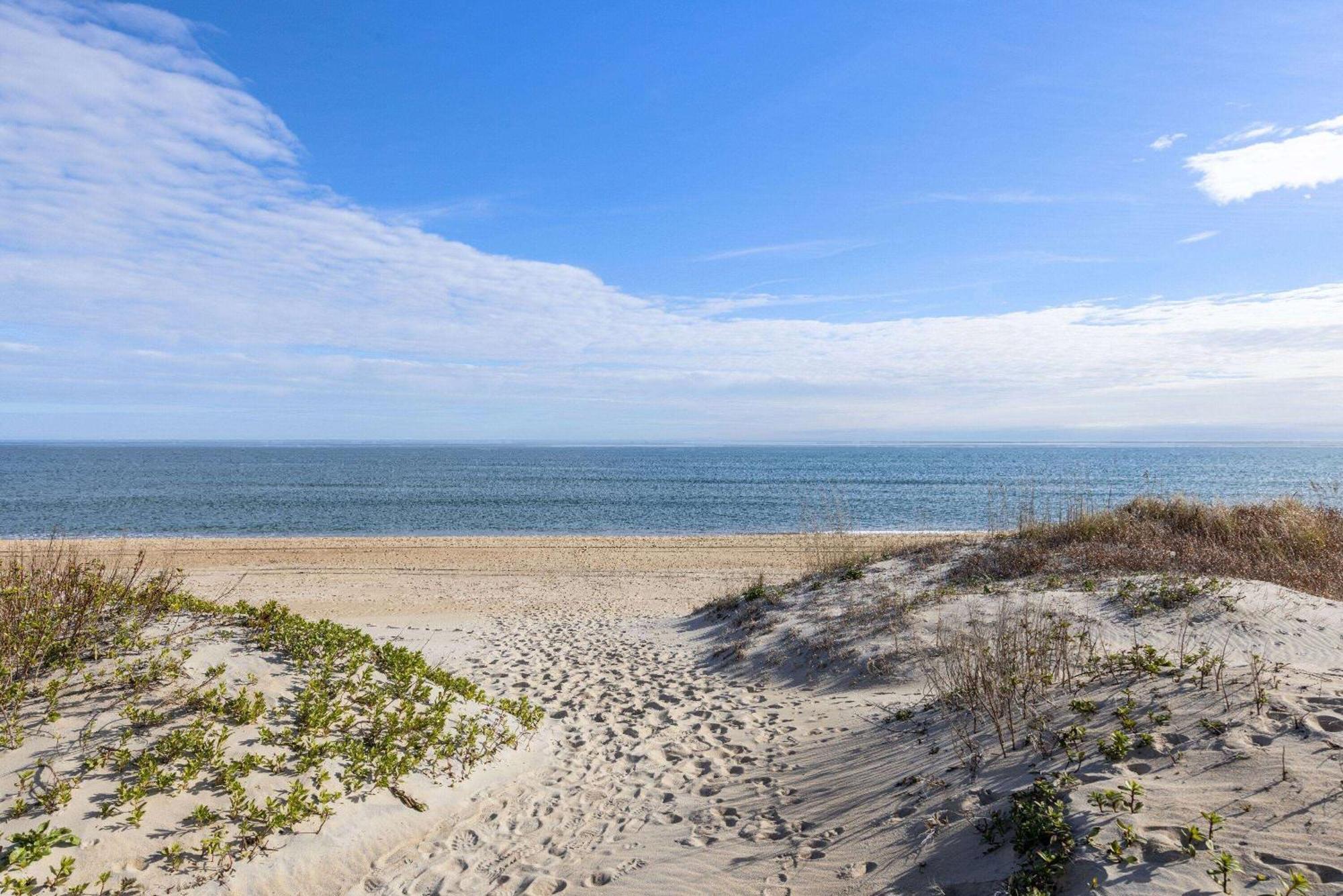 Days Inn By Wyndham Kill Devil Hills Oceanfront - Wilbur Exterior photo