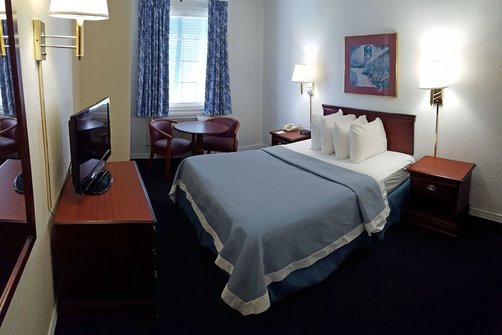 Days Inn By Wyndham Kill Devil Hills Oceanfront - Wilbur Exterior photo