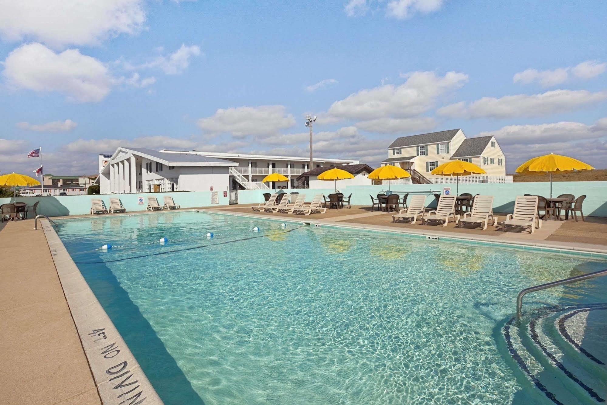 Days Inn By Wyndham Kill Devil Hills Oceanfront - Wilbur Exterior photo